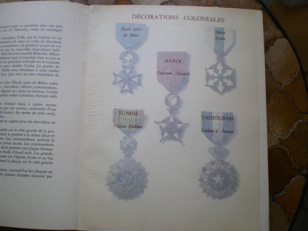 Livre - Histoire des D&eacute;corations Fran&ccedil;aises Contemporaines. 