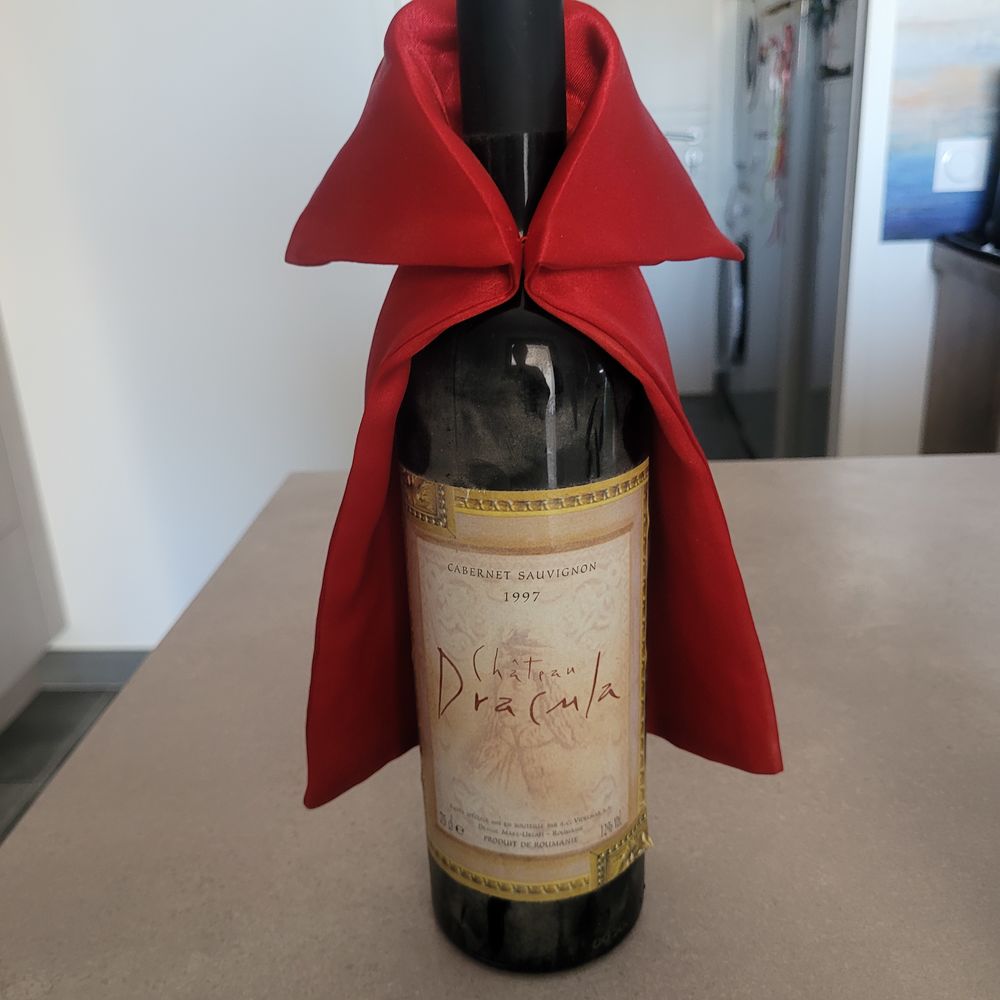 MAGNUM MEURSAULT 2004 / CH&Acirc;TEAU DRACULA 1997 