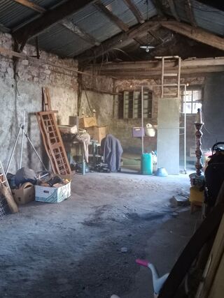 Remise / Grange à vendre 2 pièces 102 m²