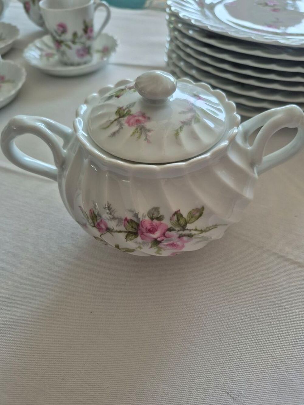 service caf&eacute; &amp; dessert porcelaine Haviland motif Eglantine Décoration