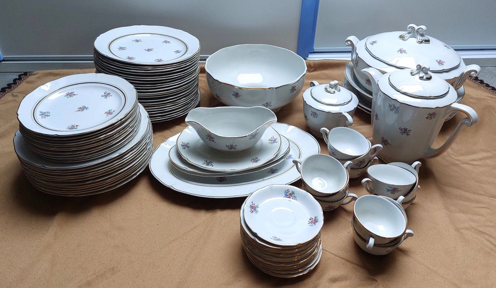 service de vaisselle 71 pi&egrave;ces en porcelaine Saint Amand Décoration