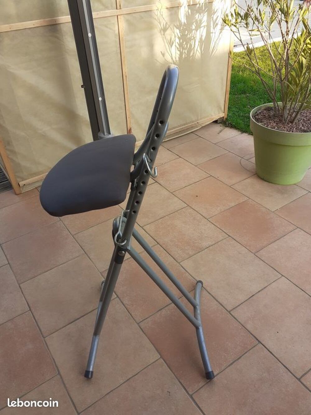 Chaise de repassage
Meubles