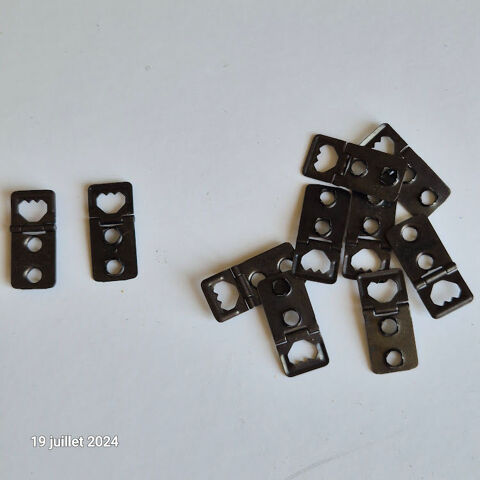 Lot de 10 charni�res attaches de cadre � frapper, noire 4 Saumur (49)