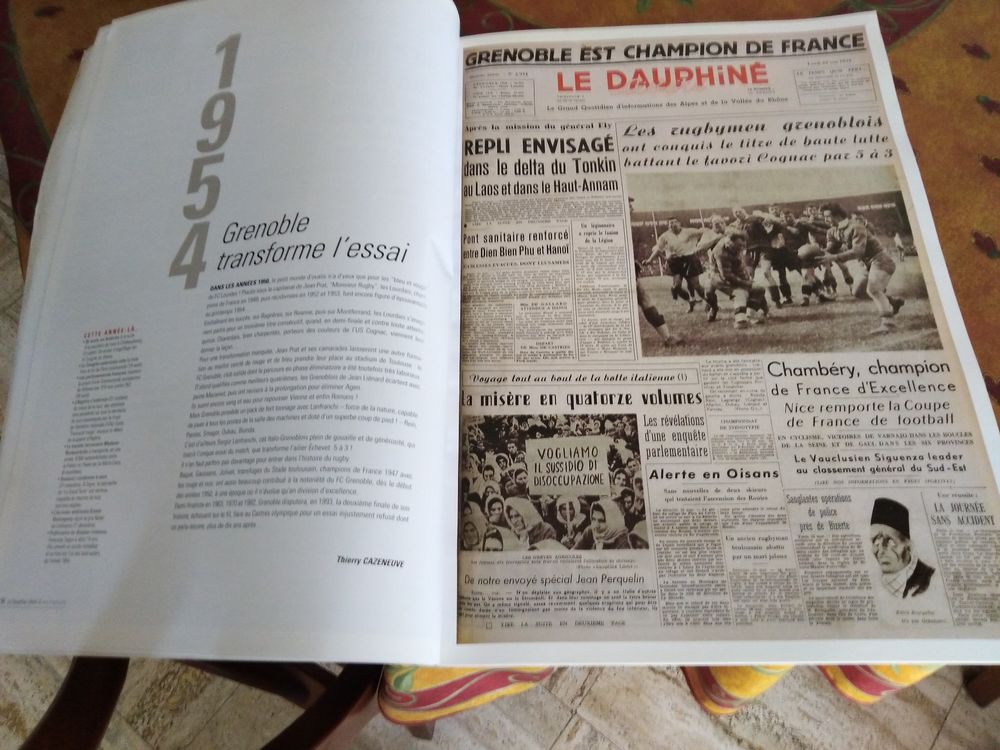 Livres compilation des "UNES " du DAUPHINE Lib&eacute;r&eacute;
1945 /2005 Livres et BD