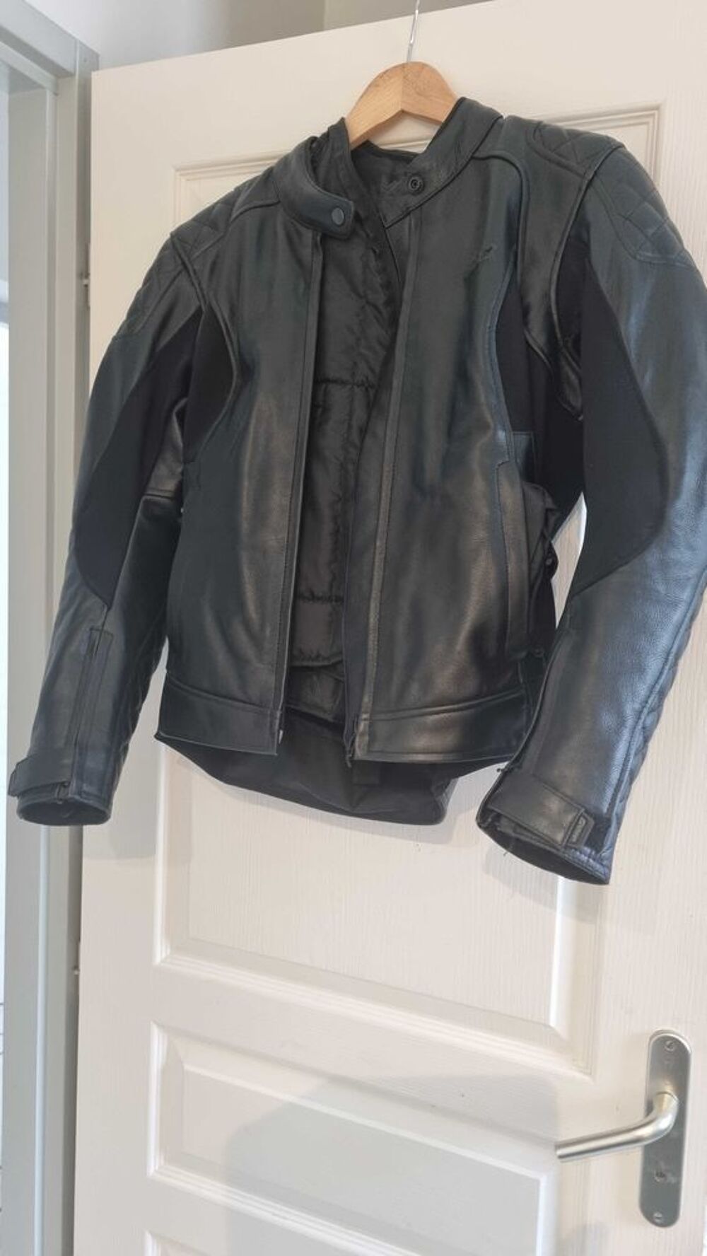 Un lot de tenue de moto femme Sports