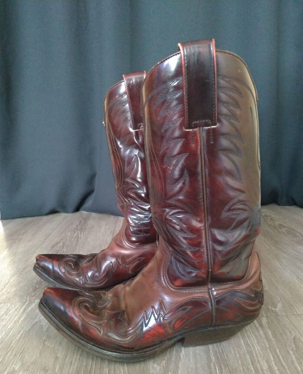 SANTIAGS CUIR TAILLE 41
Chaussures