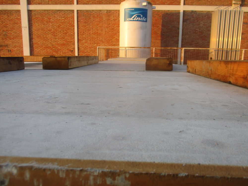 bloc de b&eacute;ton 1.60m x 1.30m x 0.31 cm Bricolage