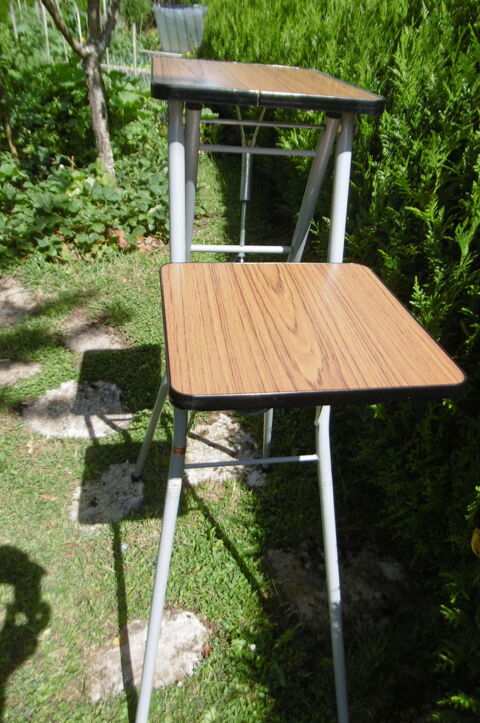 Ensemble TABLE rglable pour vidoprojecteur   tat neuf. 60 Orgelet (39)