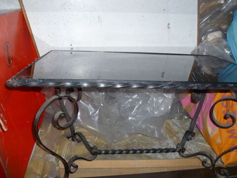 table salon ou caravane fer forg� travail tres soign�, 32 Neuville-en-Ferrain (59)