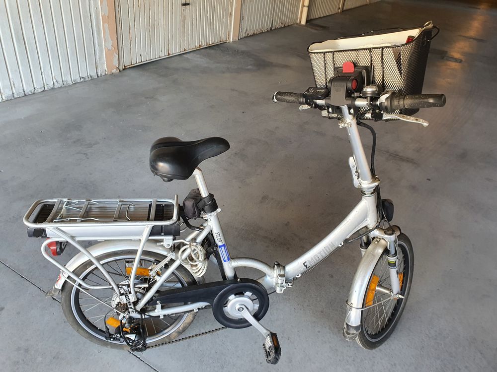 Velo pliant &eacute;lectrique bon &eacute;tat Vélos