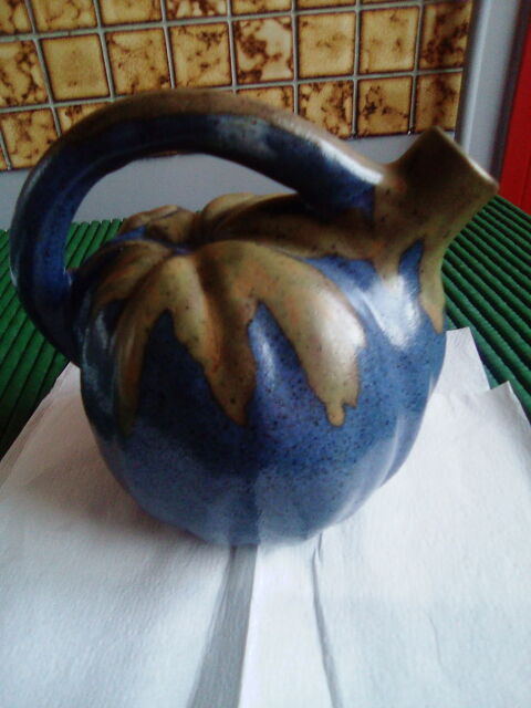 pichet pomme en cramique DENBAC 40 Brtigny-sur-Orge (91)