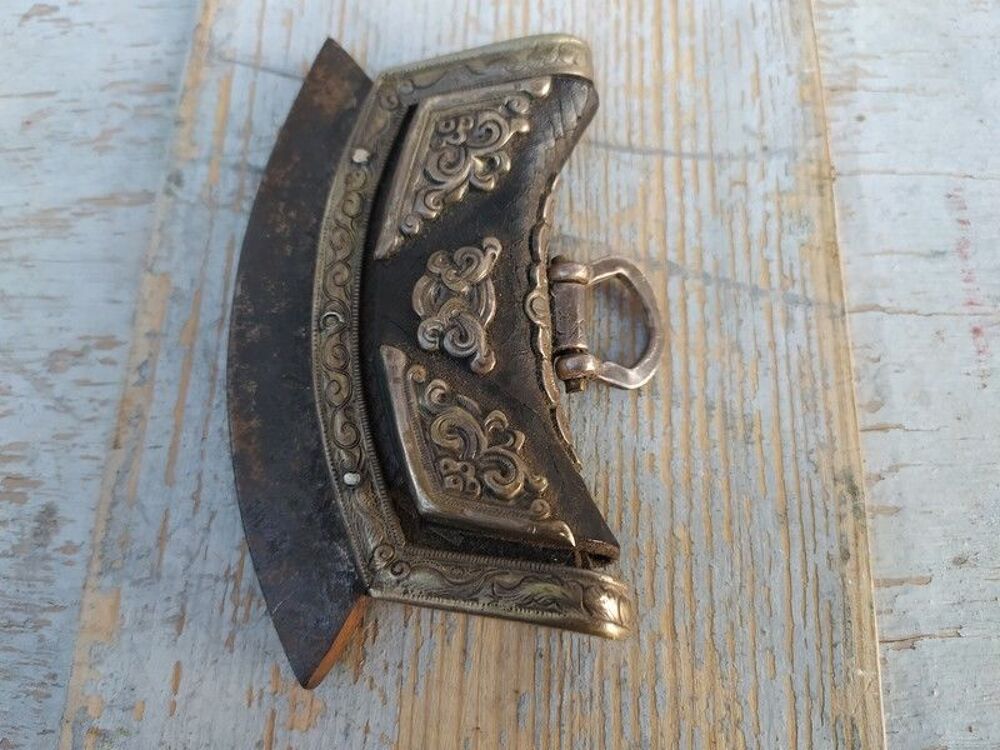 Ancien Briquet Tib&eacute;tain Cuir M&eacute;tal Argent&eacute; Tibet N&eacute;pal 
