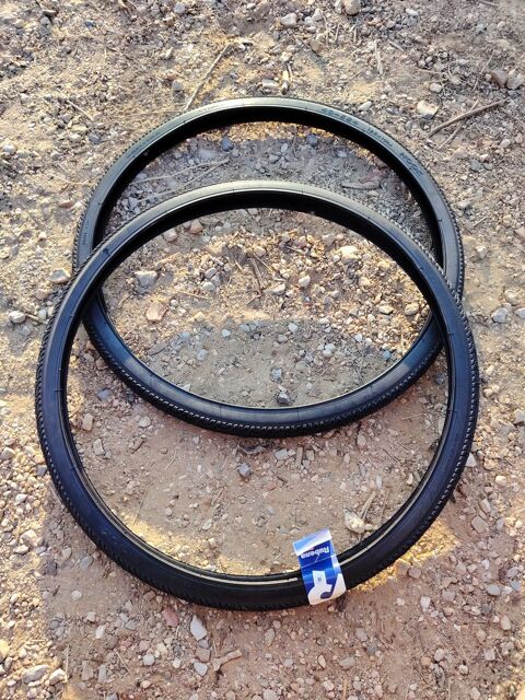 2 pneus velo 26x1.5  rubena mitas  V69 Hook 15 Saint-Jean-de-Fos (34)