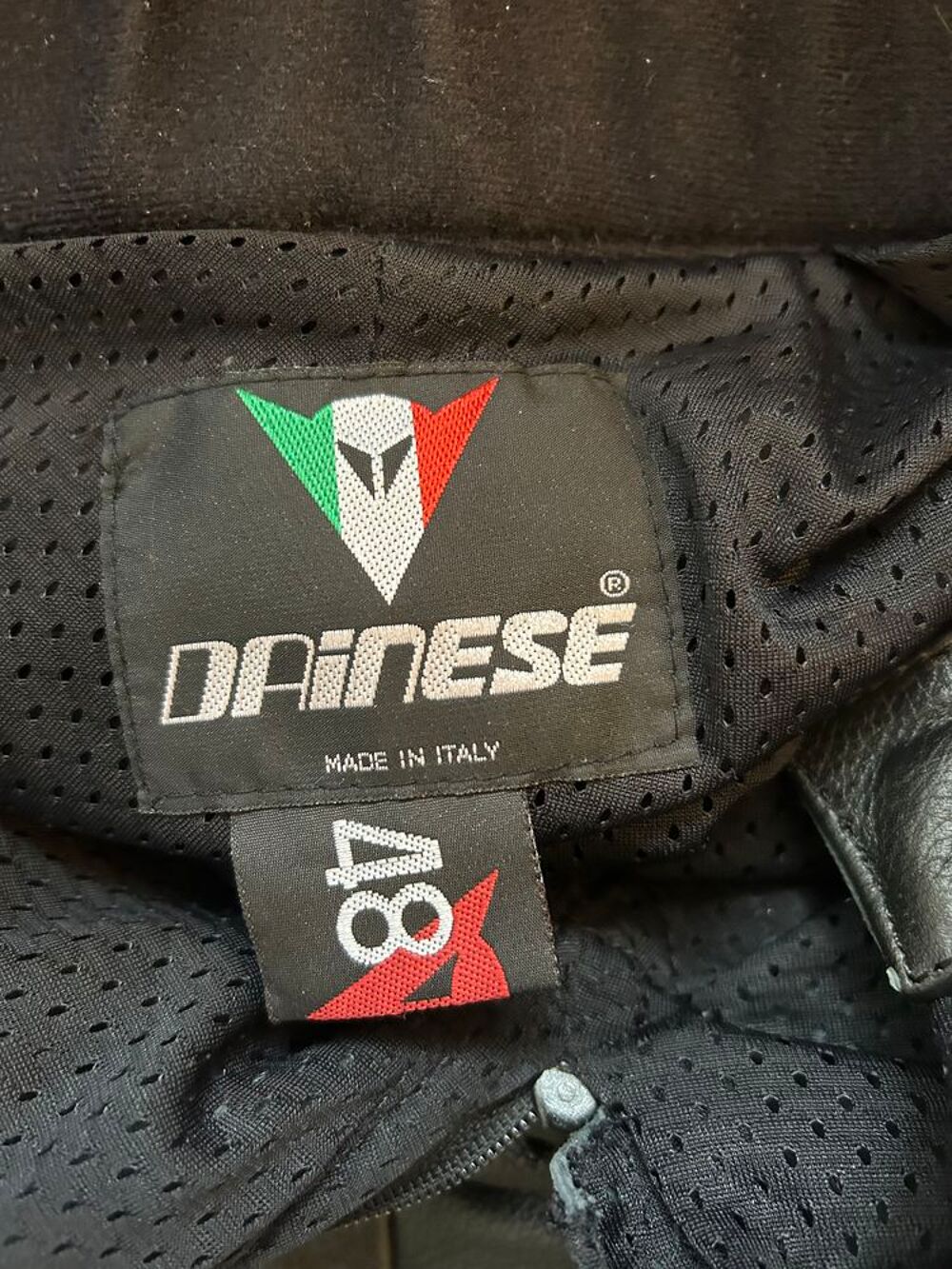 Pantalon moto cuir marque Dairese taille 48
Vêtements