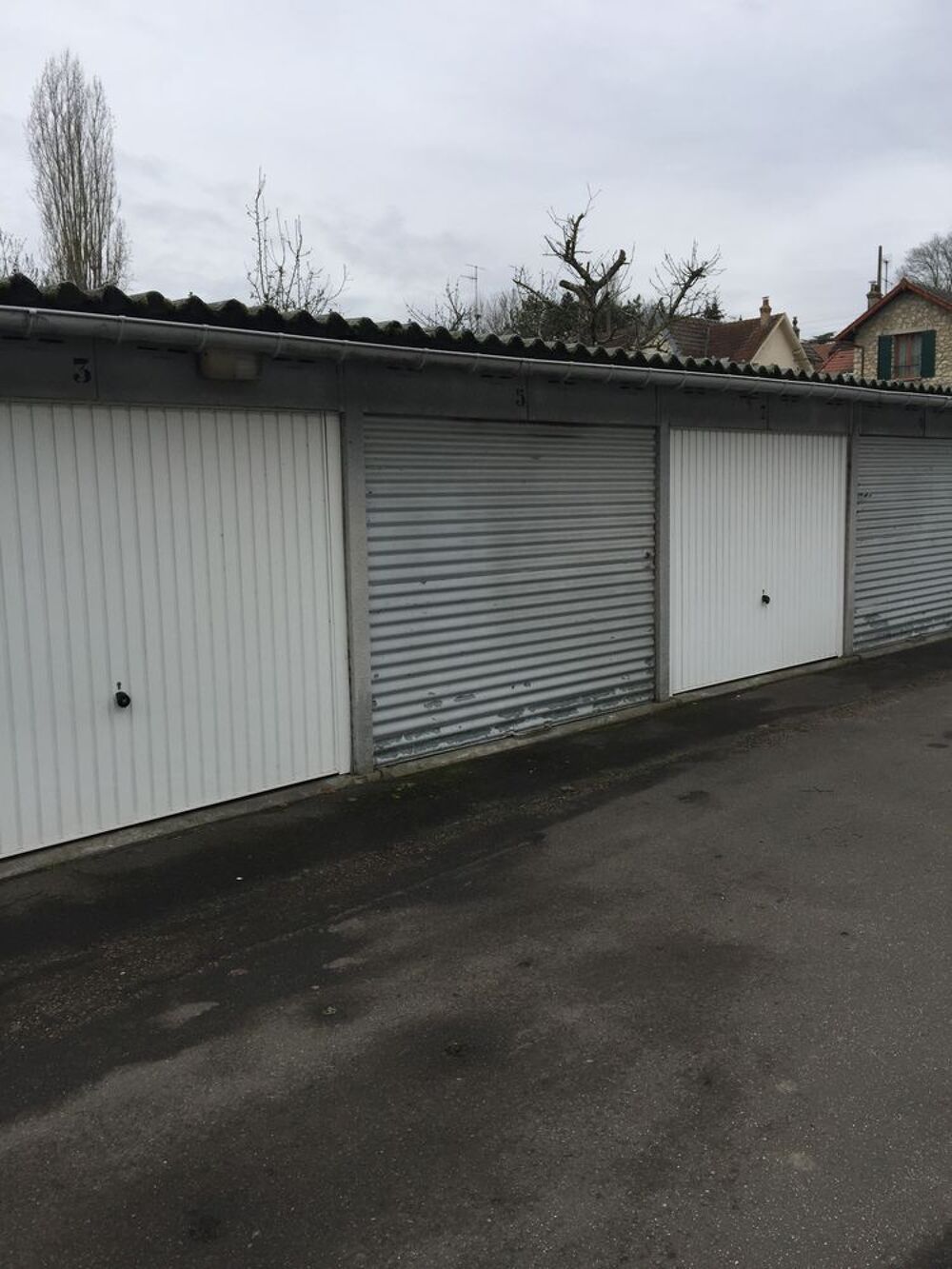 Location Parking/Garage garage  gardien 120€ Avon