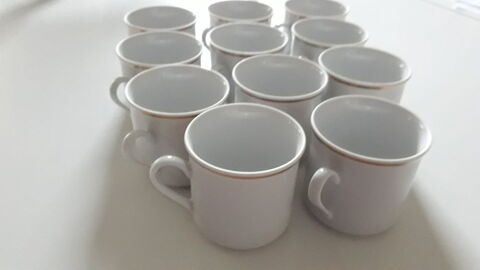 TASSES A CAFE avec  liseré doré 10 Chauny (02)