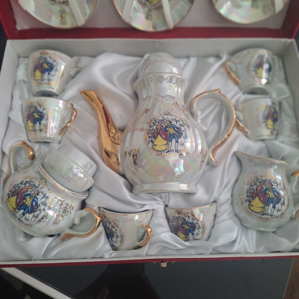 Service &agrave; caf&eacute; en porcelaine de Limoges Cuisine