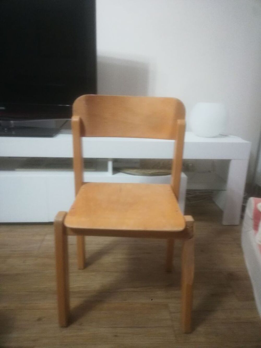 Petite chaise d'&eacute;colier, d'enfant en bois clair/ A r&eacute;nover Mobilier enfants