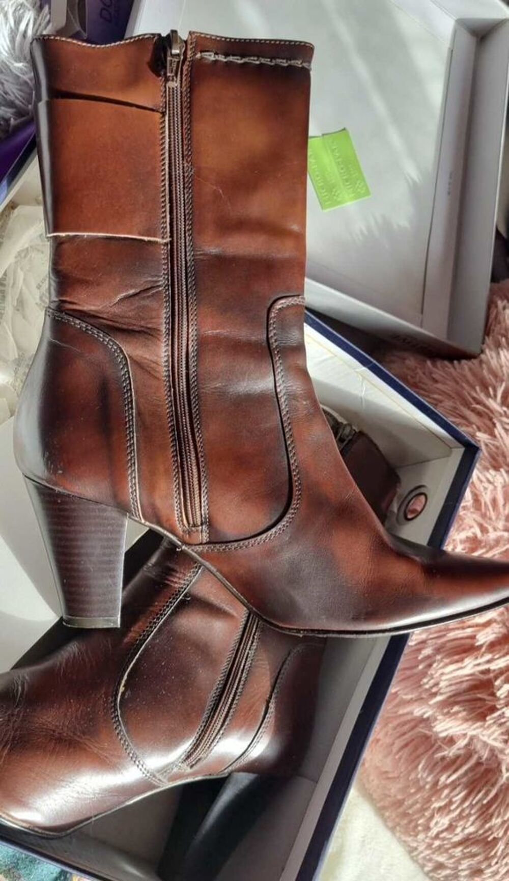 Tr&egrave;s jolies bottines cuir P39 TBE Chaussures
