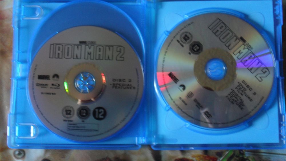 IRON MAN 2 coffret comprenant Blu-Ray-DVD-Copie digitale DVD et blu-ray
