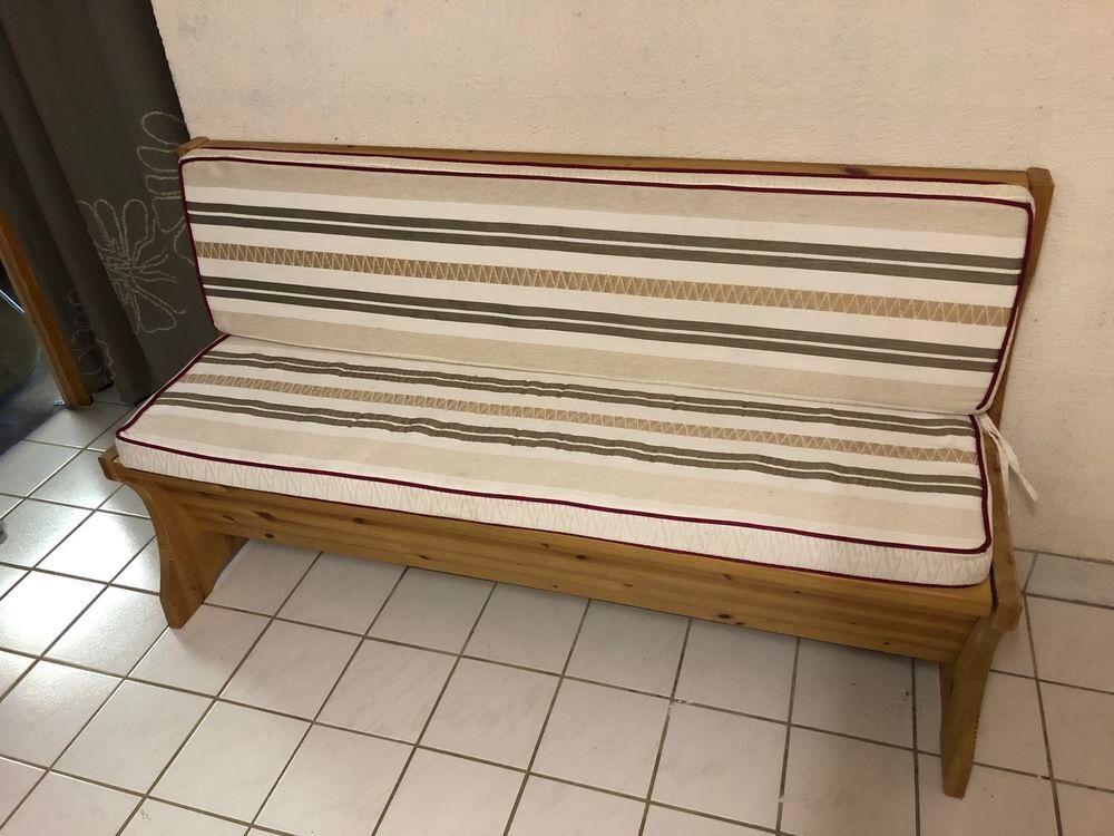 Table, chaises et banc Meubles
