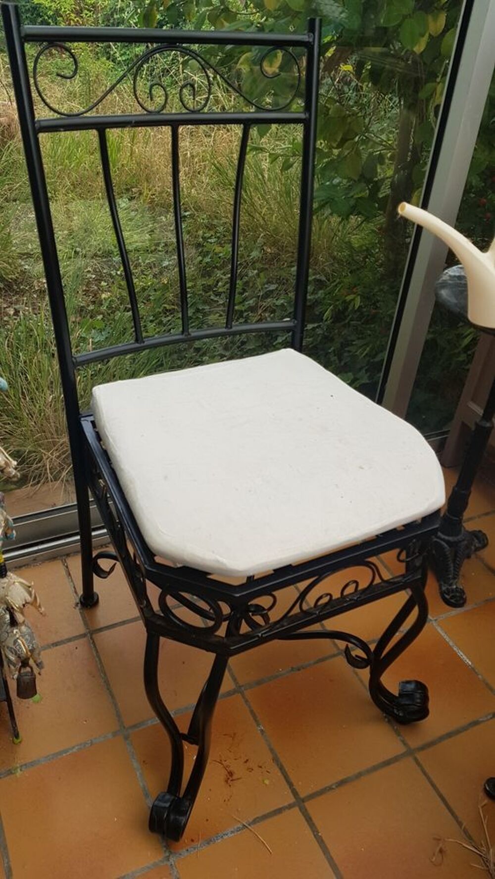 lot 2 chaises fer forg&eacute; Maisons du Monde boh&egrave;me chic Meubles