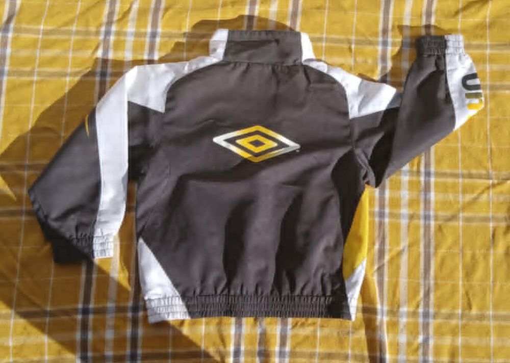 Surv&ecirc;tement Gar&ccedil;on Taille 94 de la Marque " Umbro " Vêtements enfants