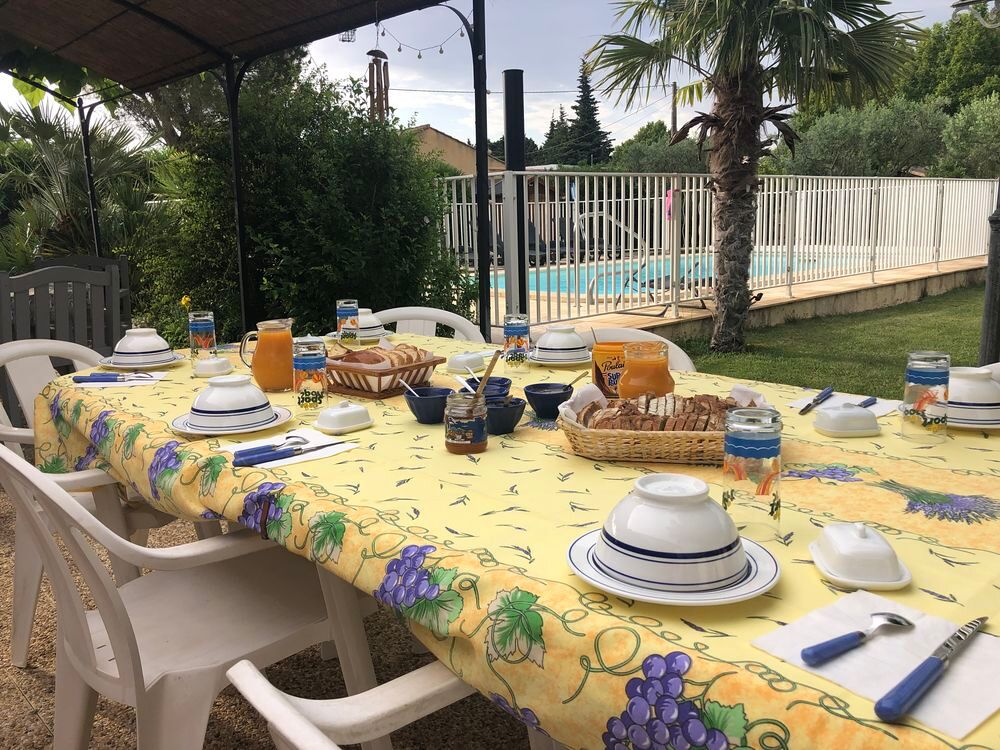   Chambres d'hôtes climatisées proche du Luberon et d'Avignon  Provence-Alpes-Côte d'Azur, Caumont-sur-Durance (84510)