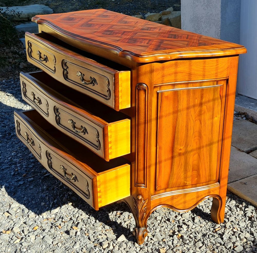 Commode en bois massif, type proven&ccedil;al, style LXV Meubles