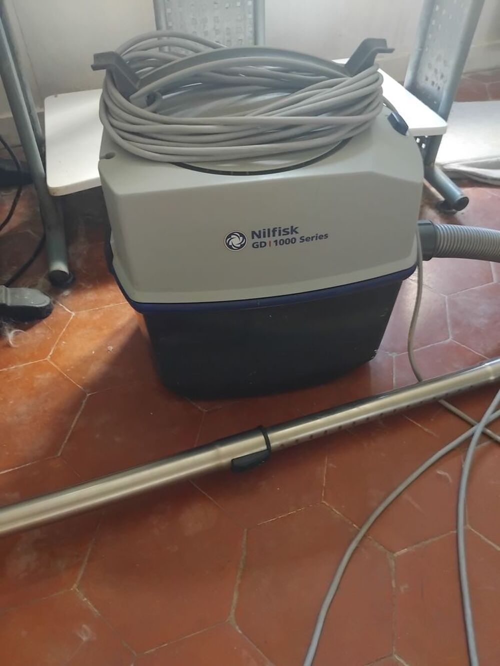 Aspirateur professionnel nilfisk 1000 Electroménager