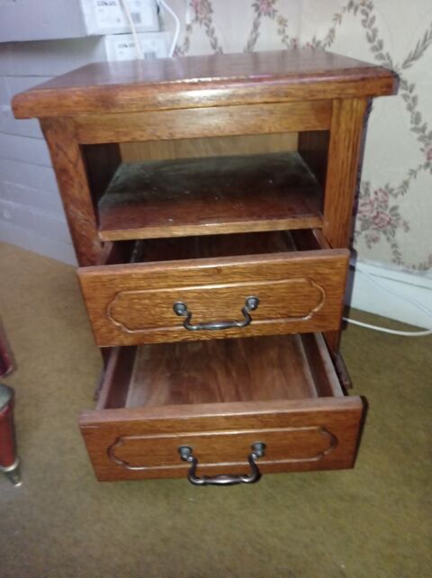 TABLE DE CHEVET EN BOIS
30 Crteil (94)