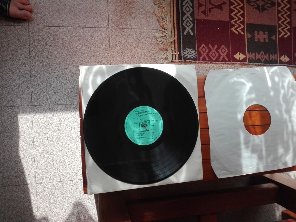 entre 50 et 100 vinyles 78 tours voir + CD et vinyles