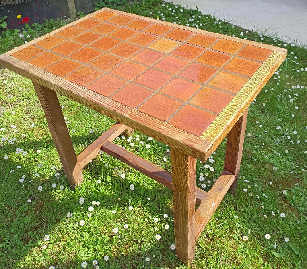 Petite table carrel&eacute;e Meubles