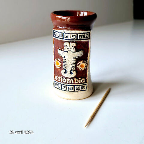 Petit pot � cure dents en c�ramique de Colombie, avec des In 3 Saumur (49)