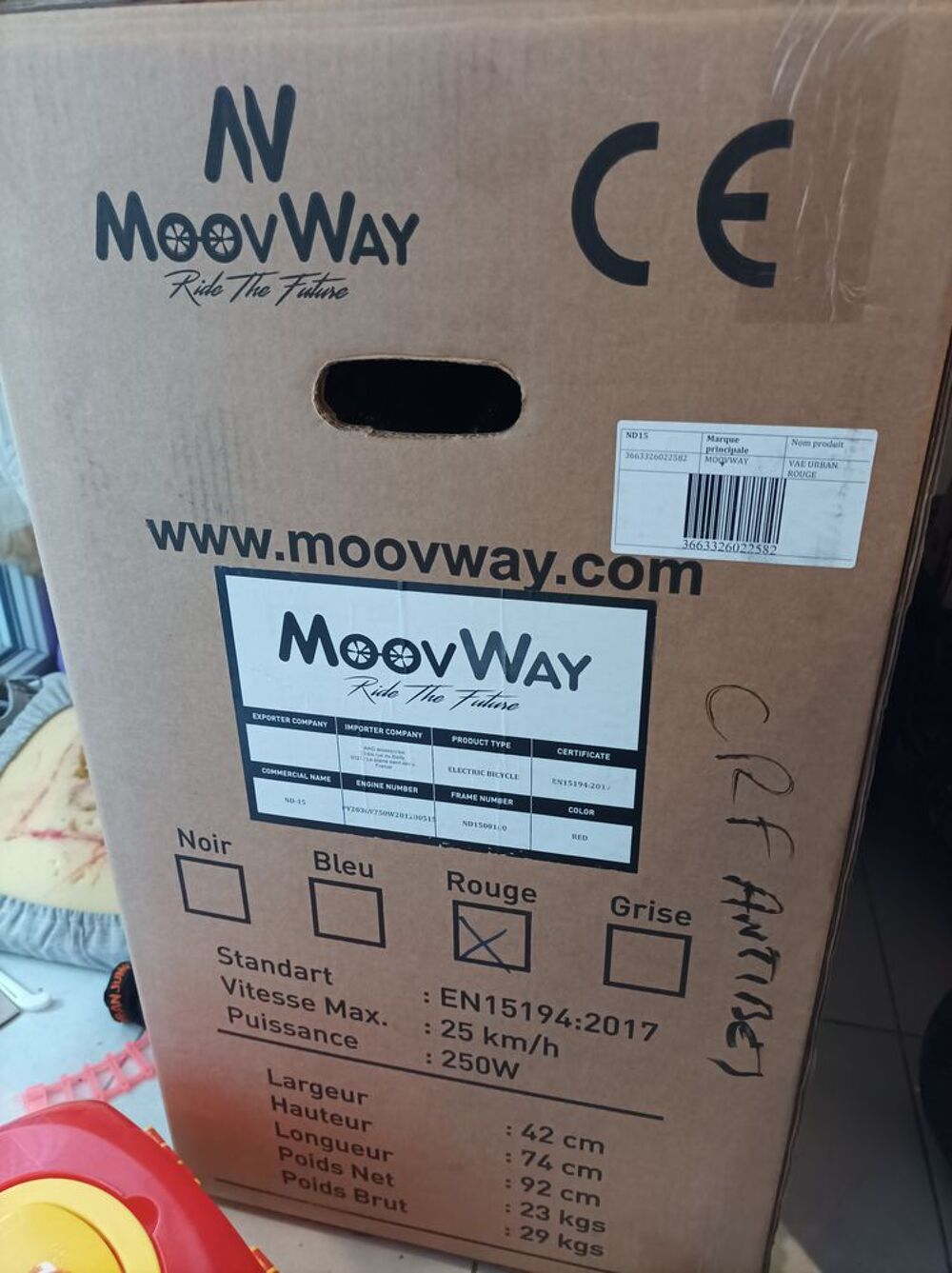 v&eacute;lo &eacute;lectrique neuf dans son cartons Vélos