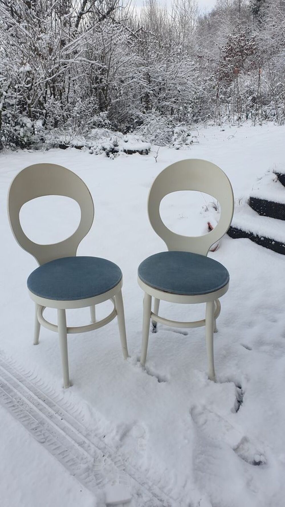 2 chaises Baumann Mouette Blanches , assises velours bleu Meubles