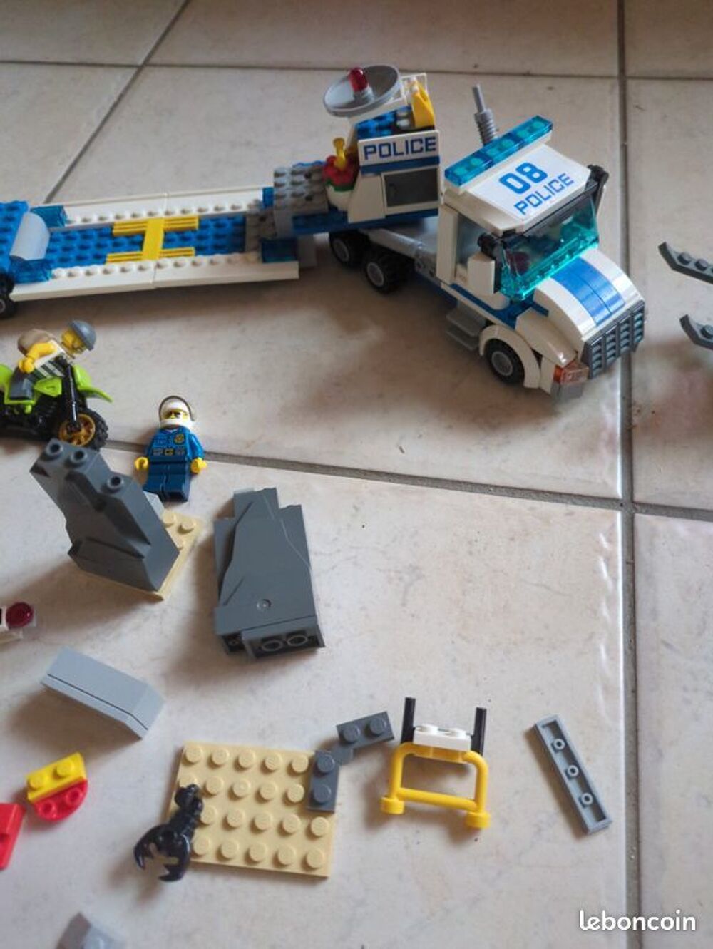 Lego transporteur h&eacute;licopt&egrave;re police 60049 Jeux / jouets