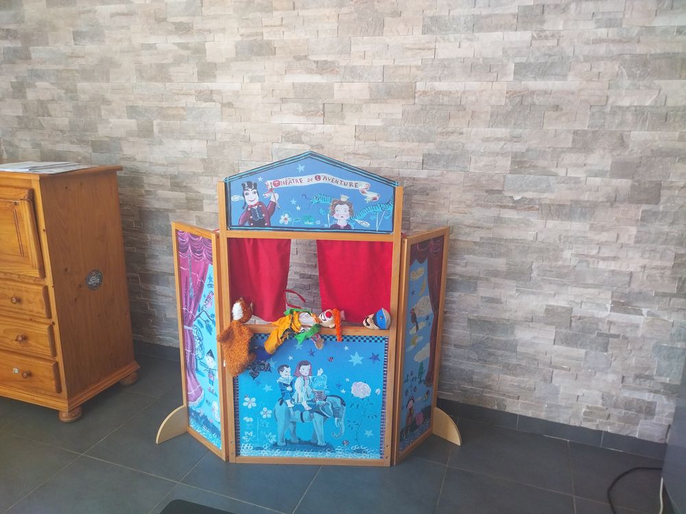 Th&eacute;&acirc;tre enfant bois peint &agrave; la main Jeux / jouets