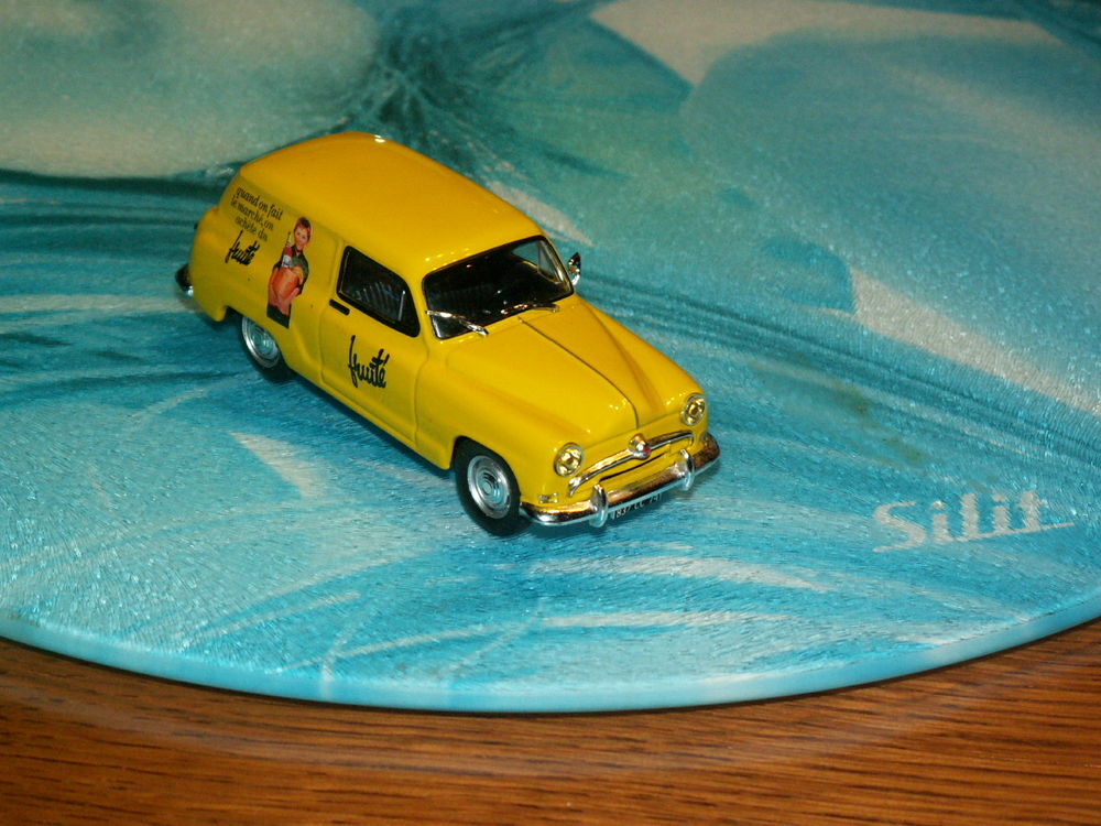 Simca Aronde messag&egrave;re Fruit&eacute; au 1/43e
Jeux / jouets
