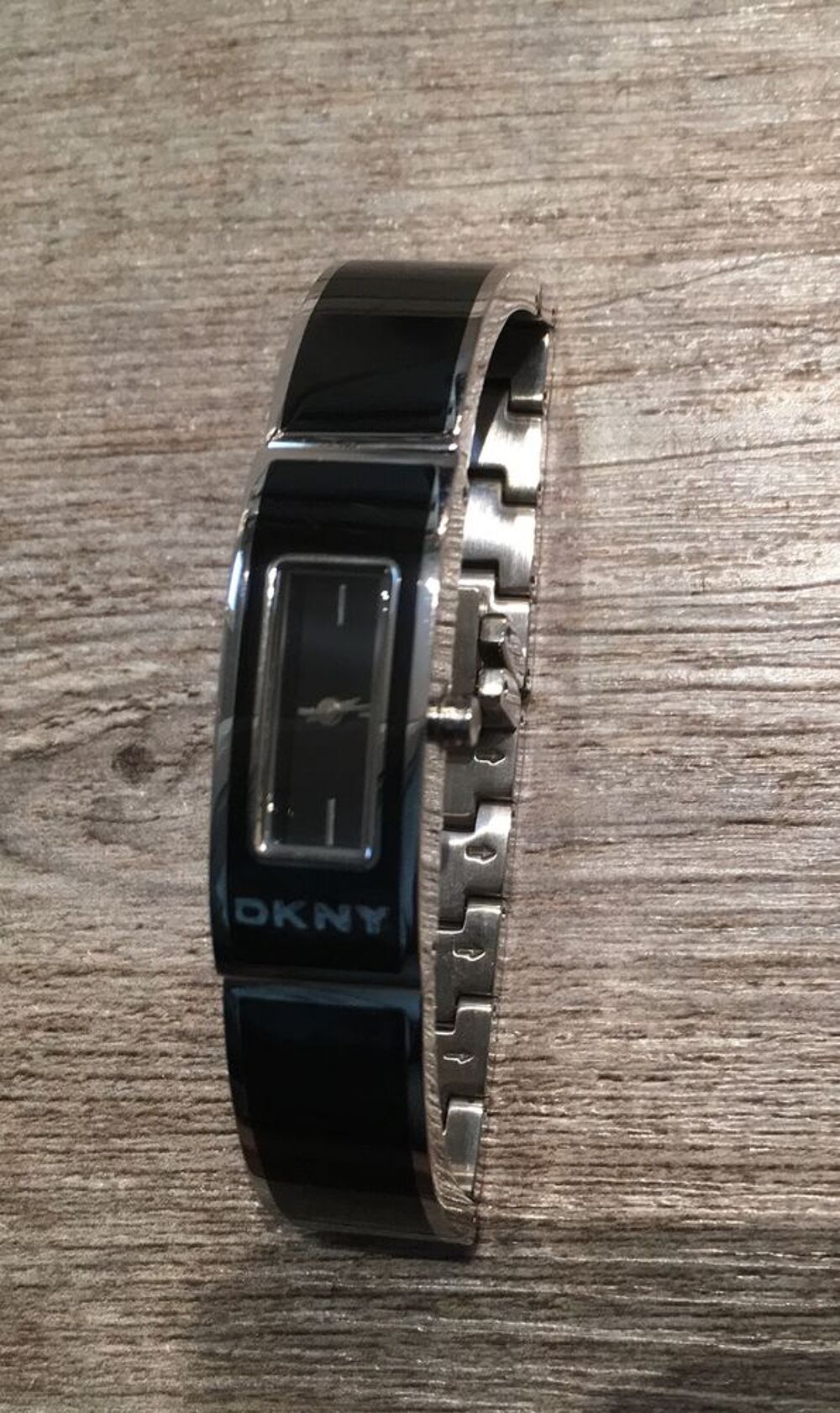 NEUVE Montre noir et acier. Quartz. DKNY. NEUVE Bijoux et montres
