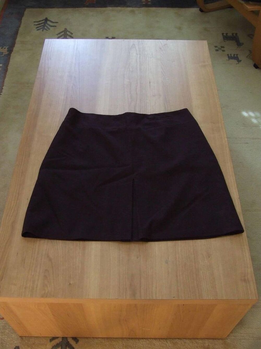 Jupe courte droite. CAMA&Iuml;EU. Lie de vin. T. 44. TBE Vêtements