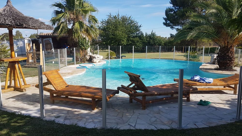 Barri&egrave;re piscine en verre orientable top qualit&eacute; Jardin