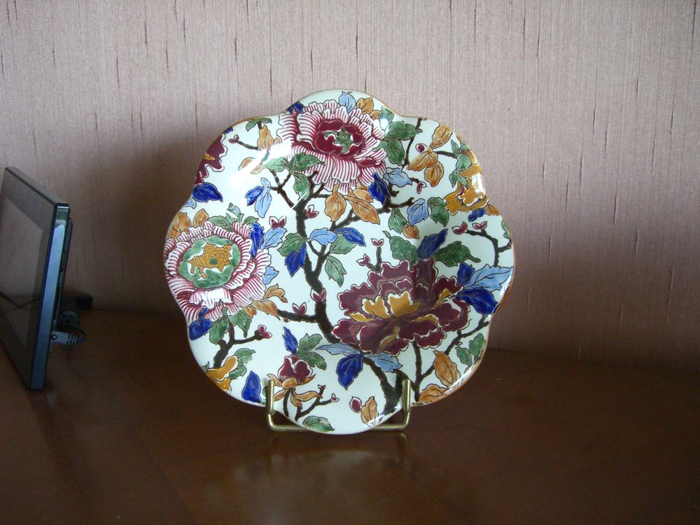 Assiette porcelaine Gien mod&egrave;le pivoine Décoration