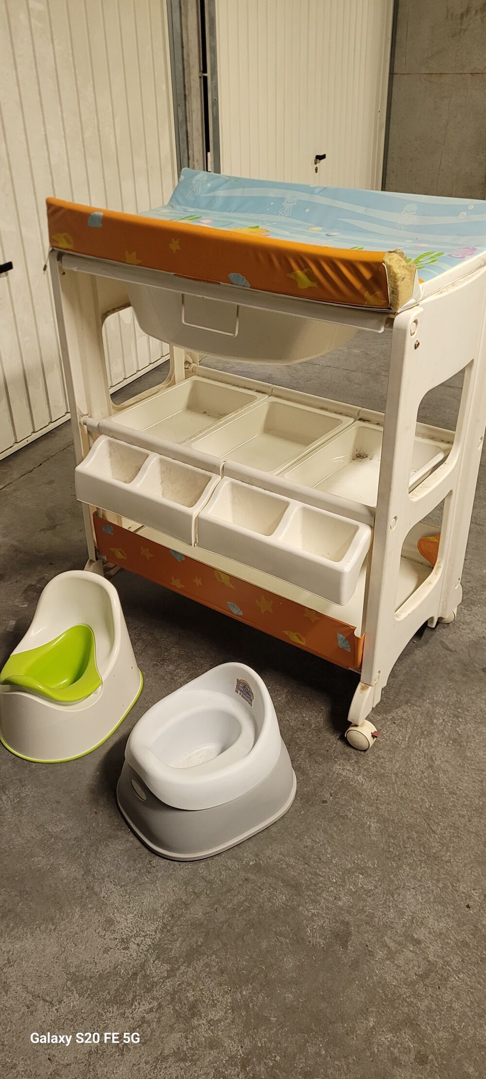 Table a langer multifonctions avec rangements amovibles Puériculture