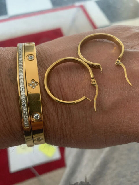Lot de Bijoux Fantaisie Dor�s
- style Chic & Tendance
Neuf Nimes (30)