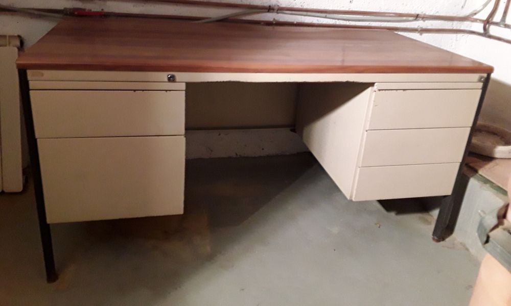 BUREAU METAL STYLE INDUSTRIEL / VINTGE 151 CM
Meubles