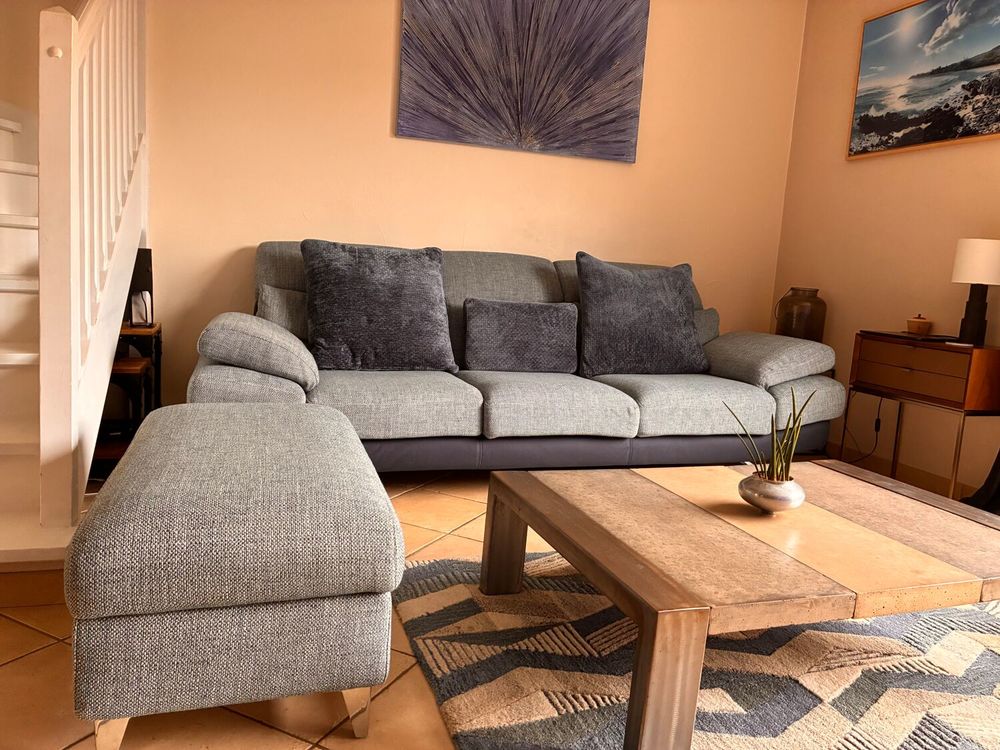 CANAPE 3 PLACES + POUF COFFRE Meubles