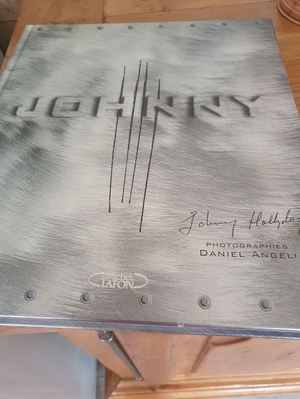 Livre de Johnny Meubles