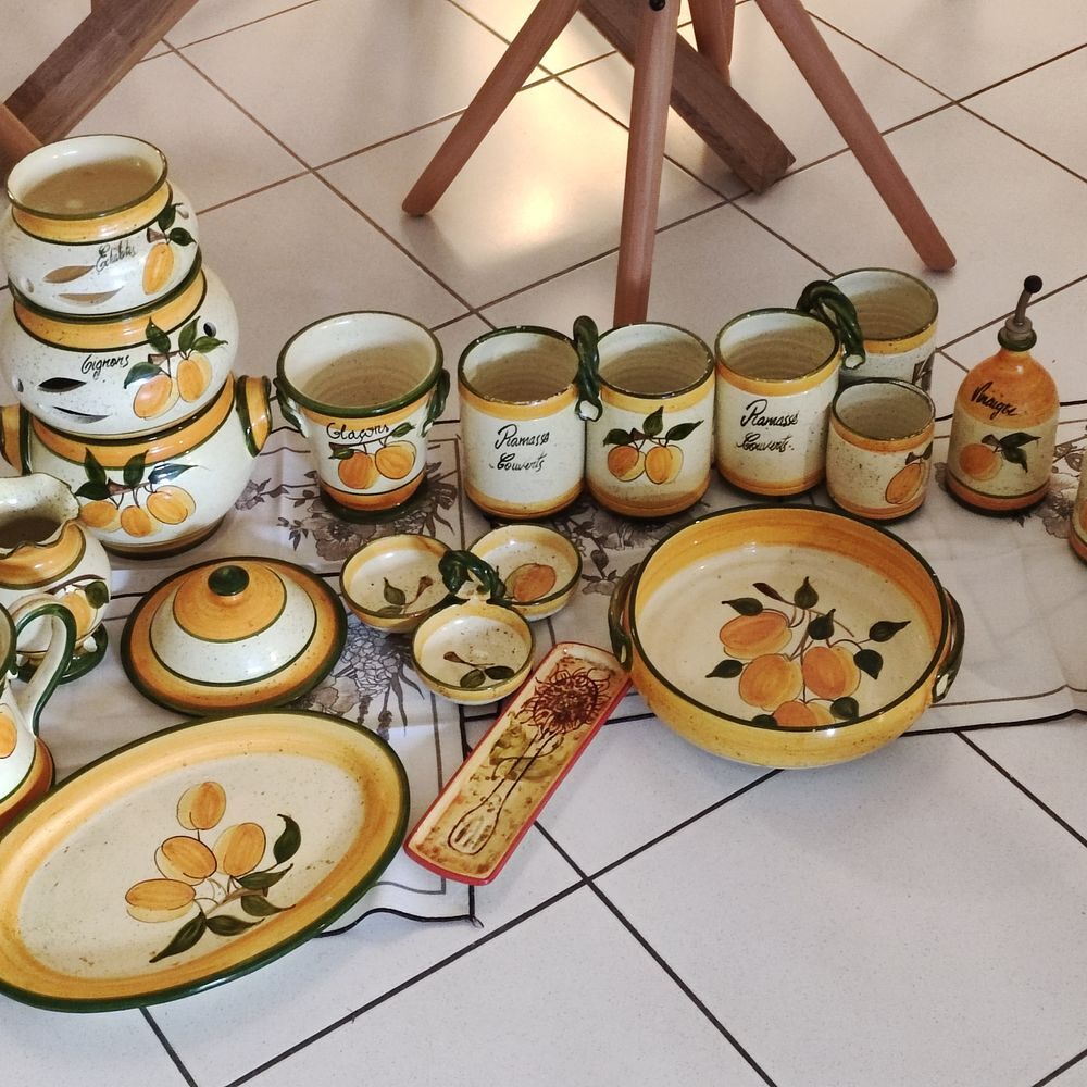 Lot de fa&iuml;ence de Vallauris Cuisine