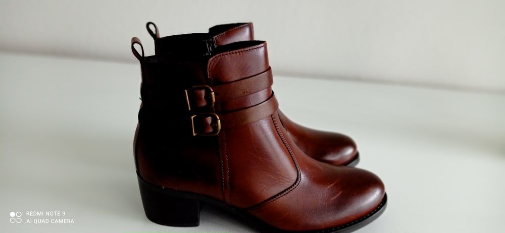 Bottines neuves dessus cuir taille 37 Chaussures